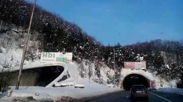 Допълнителни затруднения за шофьорите по магистрала "Тракия" днес