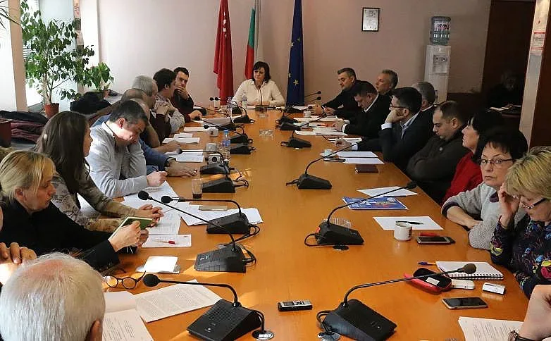 Социалистите са против закупуване на боен самолет