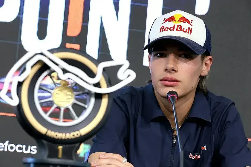 Никола Цолов разкри какво носи в куфара си. Дава му сила