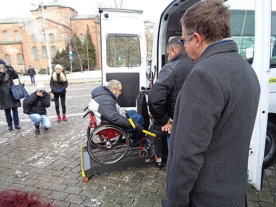 Нови микробуси за превоз на хора с увреждания в София