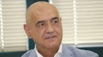 Дечев: Няма риск за достъпа на деца до лечение в чужбина