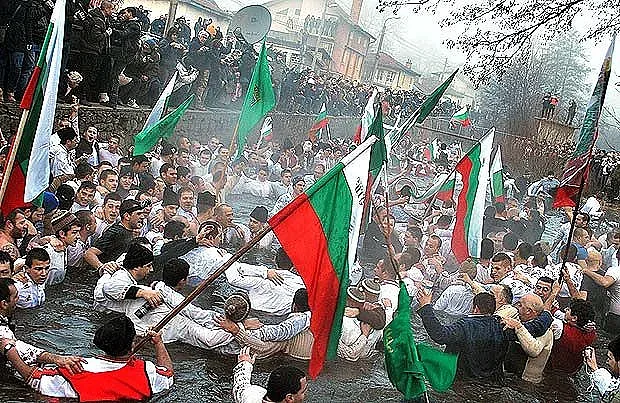 8-годишният Кристиян взе кръста в Калофер