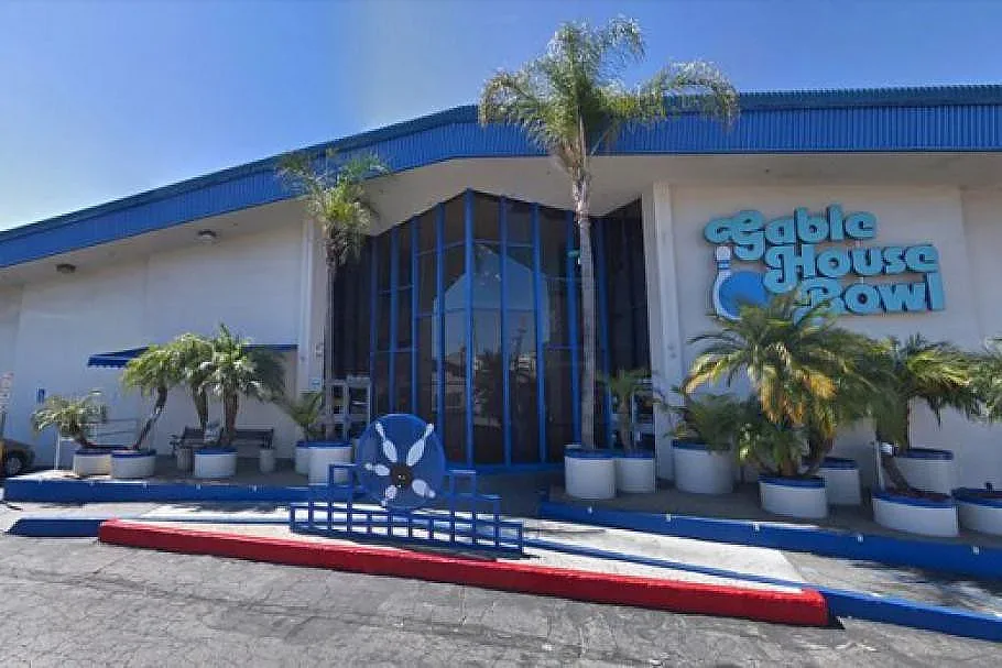 Касапница в зала за боулинг в Калифорния