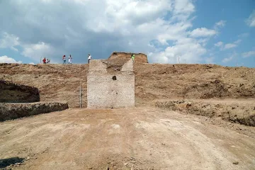 Град на мъртвите под гробницата в Малтепе