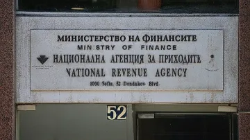 Данъчни проверяват 13 000 фирми с нелогично високи материални запас