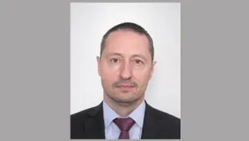 Полицията издирва 45-годишен престъпник