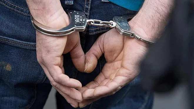 Обезвредиха мъж в Бургас докато вади оръжие сред празнув