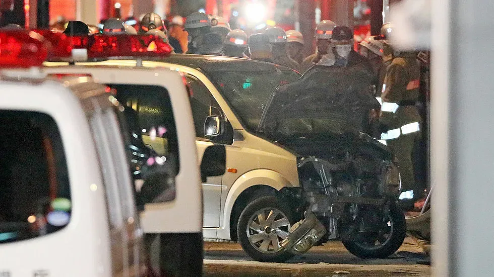 Миниван се вряза в празнуващи на улица в Токио