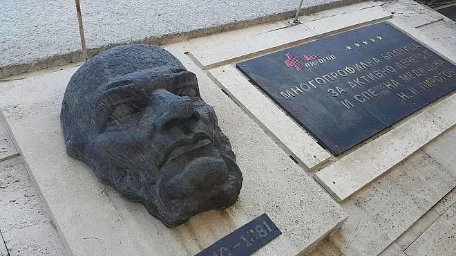 Тежка нощ в "Пирогов" - 600 души минаха през спешното