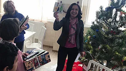 Старозагорският омбудсман раздаде  подаръци на деца-сираци