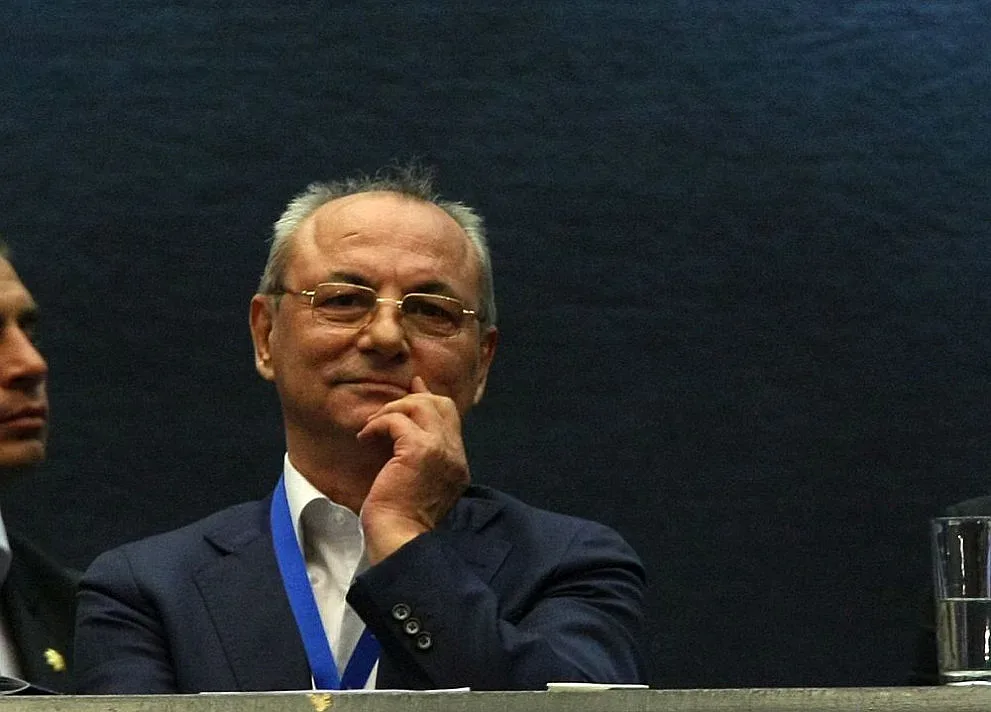 Блъфира ли Доган за програмния кабинет?