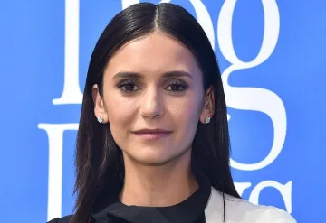 Нина Добрев в България за Коледа