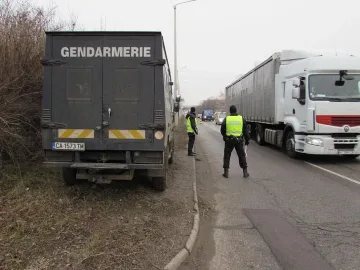 В сряда спират движението на камионите над 12 т