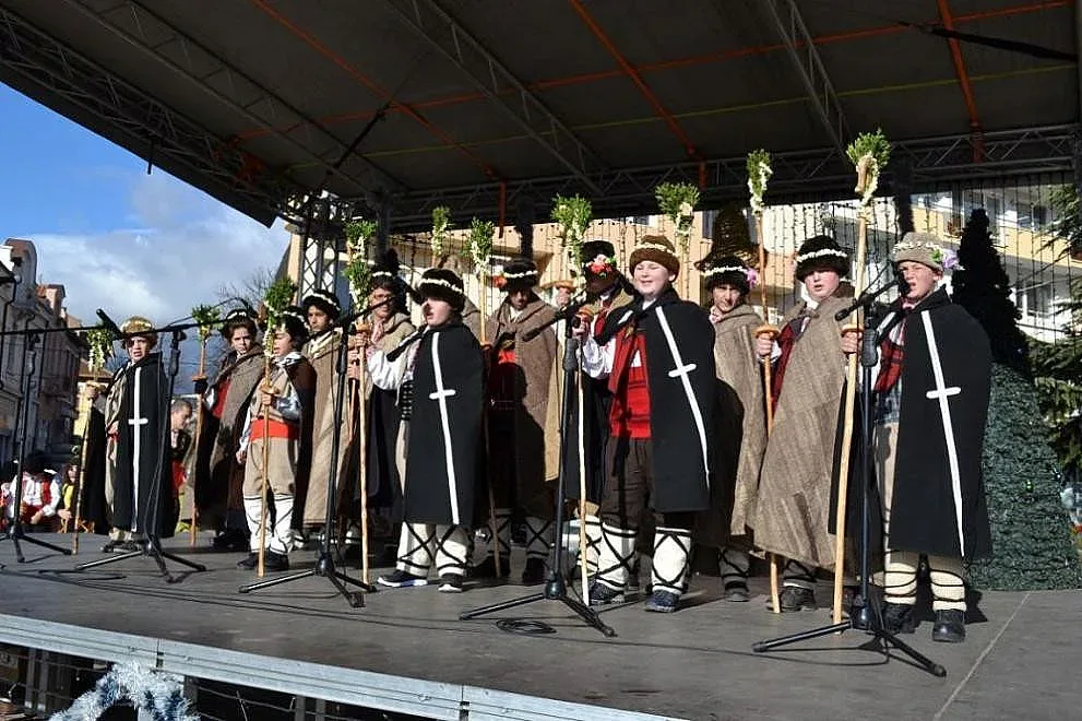 Празничен фестивал събира  в Казанлък  коледарски състави