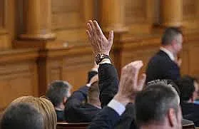 Патриотите обвиниха ГЕРБ в уреден мач и си тръгнаха