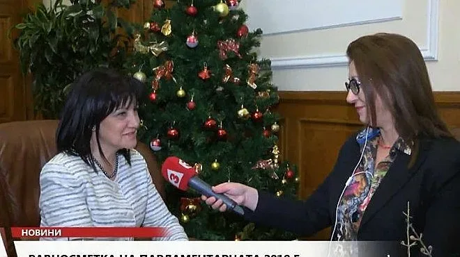 Караянчева: годината мина в борба управляващи - опозиция