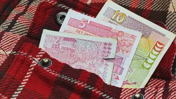 Кабинетът решава за повишаването на минималната заплата