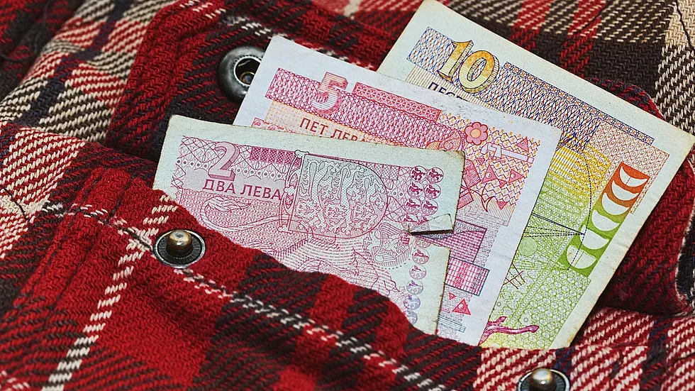 Кабинетът решава за повишаването на минималната заплата