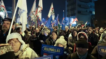 Хиляди унгарци отново на протест в Будапеща