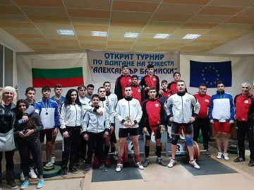 Турнирът в Кнежа събра поколения щангисти