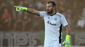 Черно море се раздели с двама