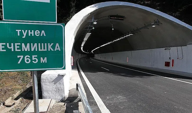 Шестима от АПИ обвинени за инцидента в тунел Ечемишка