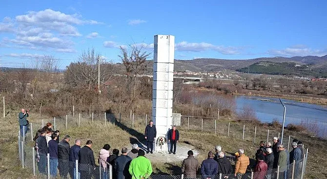 Почетоха паметта на загиналите в река Върбица военнослужащи