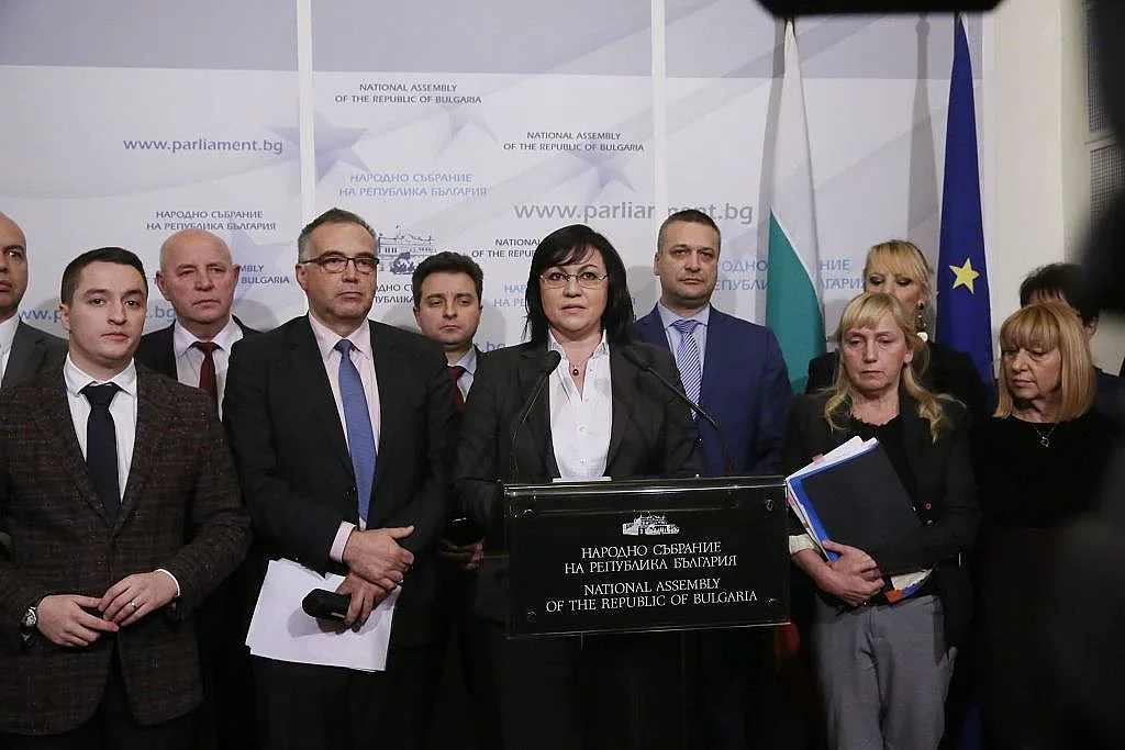 Нинова: Използват строителите да бранят статуквото