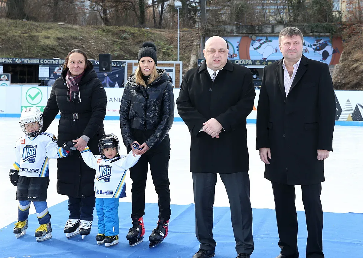 Красен Кралев откри ледената пързалка „Юнак“