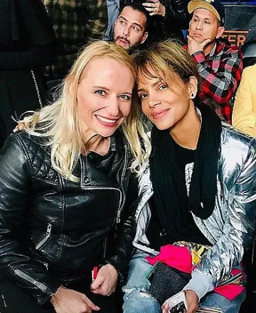 Дейзи Ланг и Холи Бери блеснаха в Ел Ей