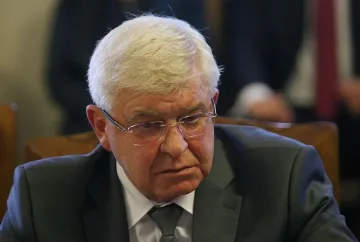 Медицинският факултут в СУ оцелява поне още 6 г.