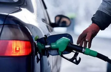 Бензин и дизел надолу с 6 стотинки за седмица