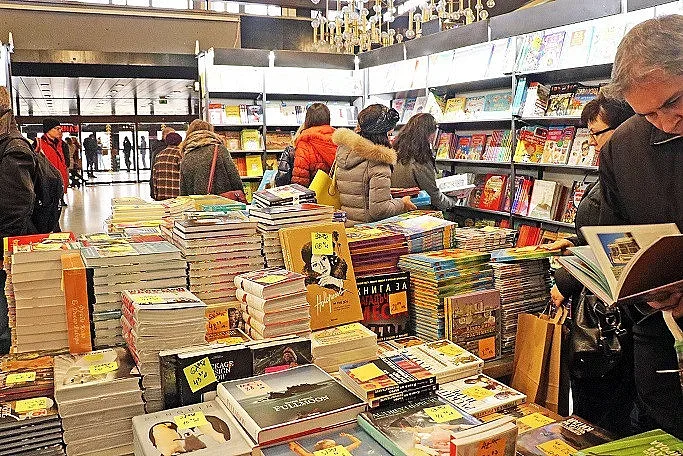 Хит до хит за Коледния панаир на книгата