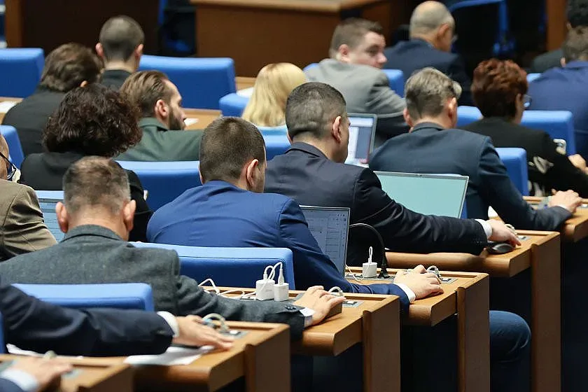 Депутатите избират шеф на НЗОК и съдия в Конституционния съд