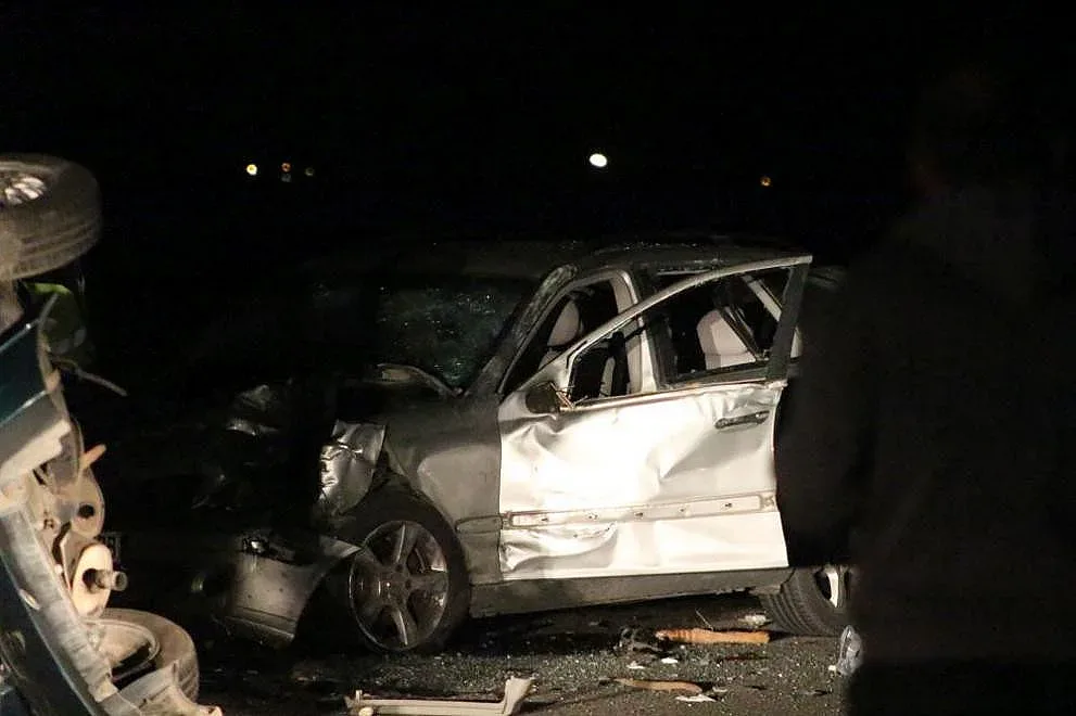 Трима младежи загинаха при катастрофа с БМВ