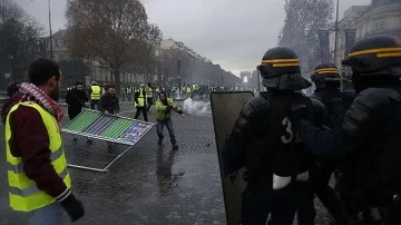 278 души арестувани по време на протестите в Париж