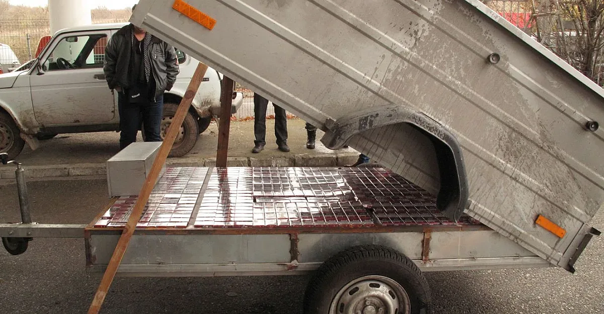 Грък изловен с 98 000 контрабандни цигари