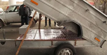 Грък изловен с 98 000 контрабандни цигари