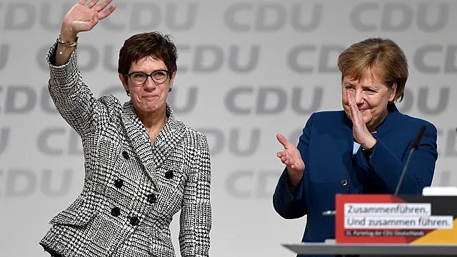 Любимка на Меркел оглави ХДС