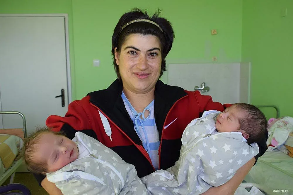 Петя роди първия близнак  в Бутан, а втория -в Козлодуй