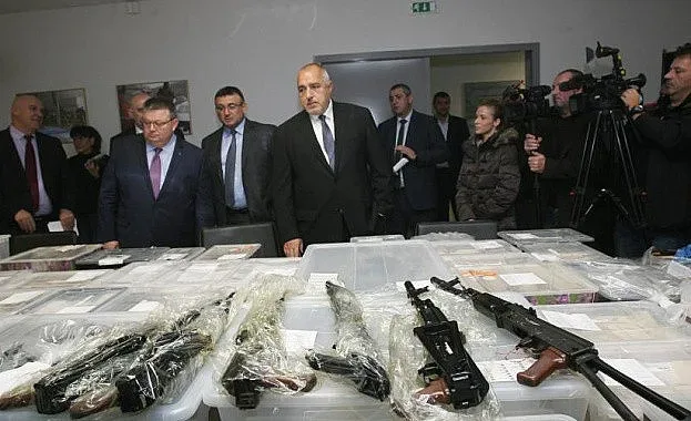 „Арсенал”: Произходът на оръжията да бъде проверен