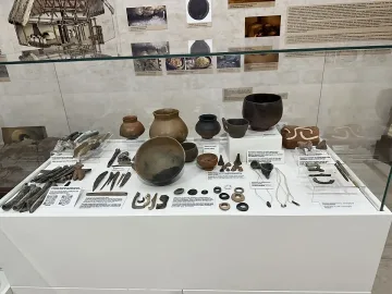 Светът на неолита оживя в РИМ с изложбата "Преди 8000 години - Слатина-София"