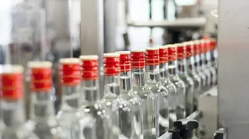 Задържаха 911 бутилки нелегална водка на Дунав мост