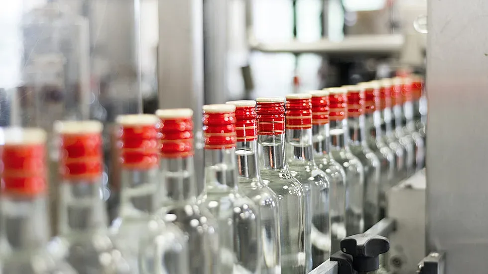 Задържаха 911 бутилки нелегална водка на Дунав мост