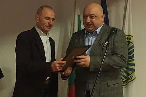 В КАМПАНИЯТА НА "СТАНДАРТ": Кралев награди легендата на Харманли