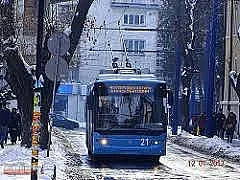 Спряха тролеите в Пазарджик, жиците замръзнаха