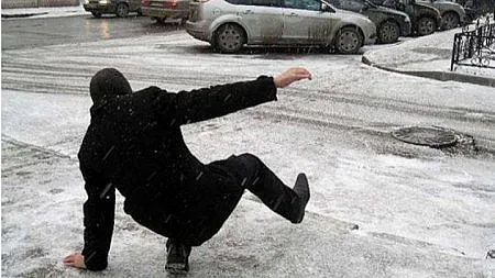 Десетки се потрошиха в поледицата в Русе