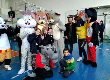 Деца спортуваха с анимационни герои