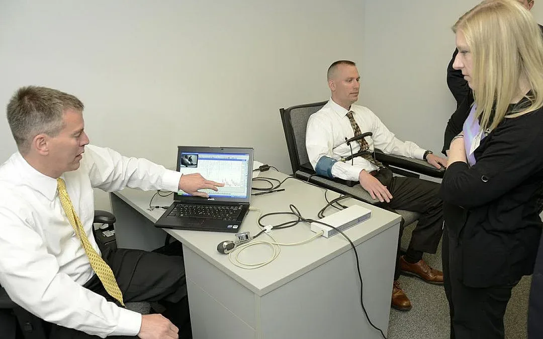 Фирми у нас прилагат детектор на лъжата на служители