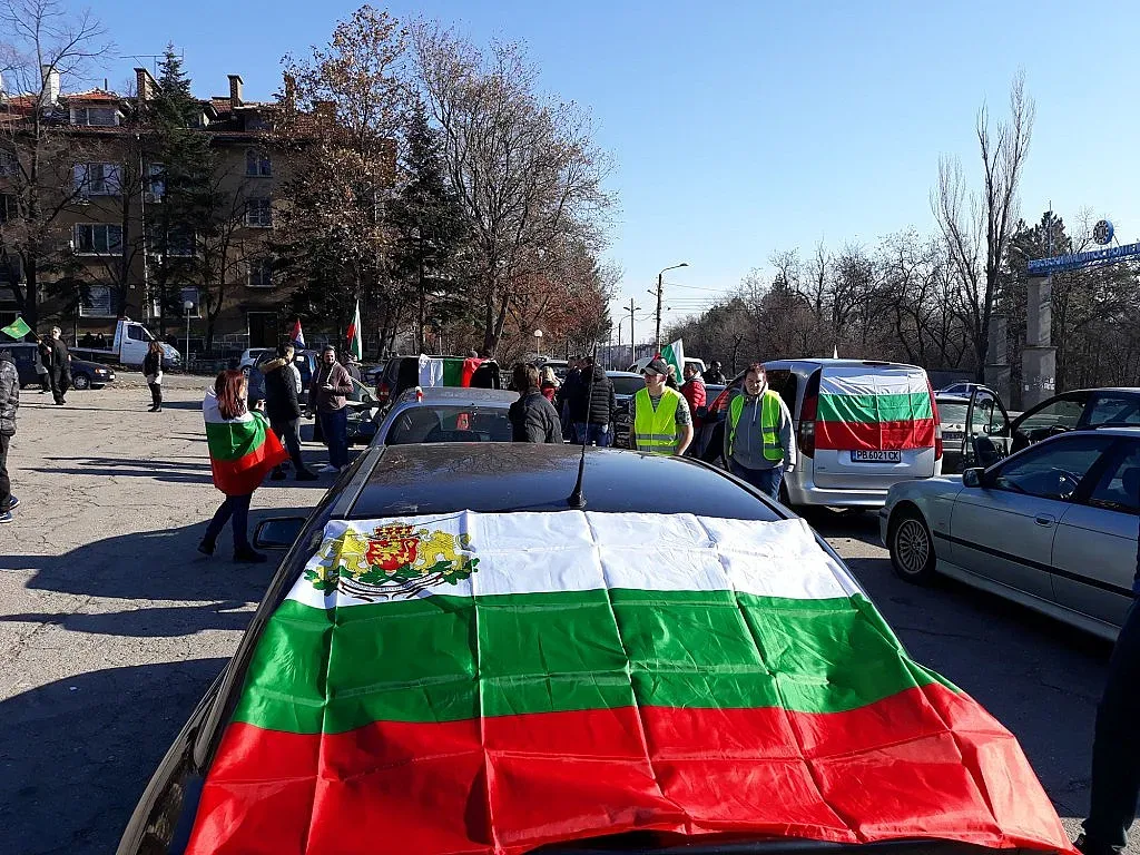Протестиращи от Сопот блокираха път